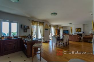 20 2024 107 Split apartment view for sale