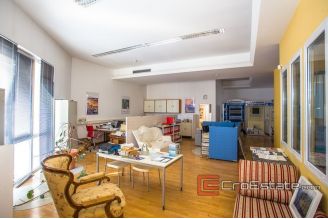 11 2019 78 Split business for sale
