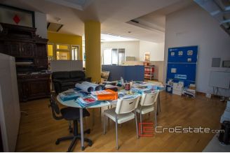 11 2019 78 Split business for sale