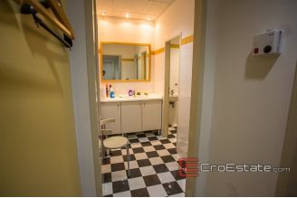 11 2019 78 Split business for sale
