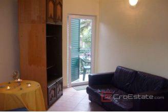 009 1596 16 island solta stone house for sale