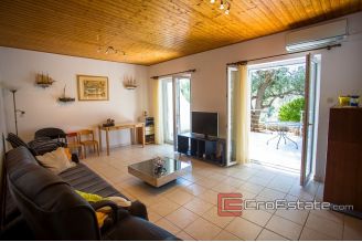 20 2019 90 Trogir area house sea view for sale