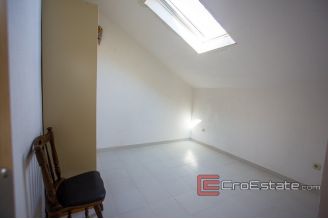 20 2019 90 Trogir area house sea view for sale