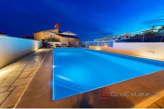 020 2022 194 rogoznica apartment house with swimming pool for sale