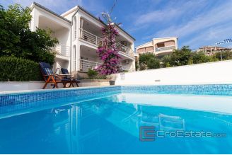 020 2022 194 rogoznica apartment house with swimming pool for sale