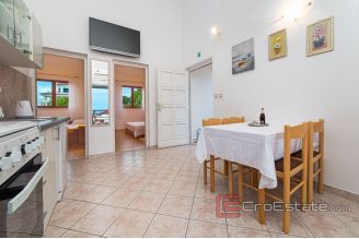 020 2022 194 rogoznica apartment house with swimming pool for sale
