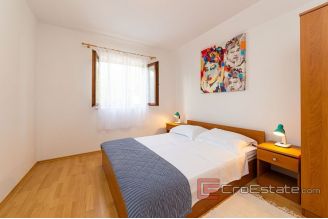 020 2022 194 rogoznica apartment house with swimming pool for sale