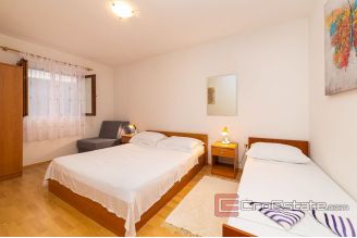 020 2022 194 rogoznica apartment house with swimming pool for sale