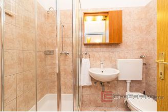 020 2022 194 rogoznica apartment house with swimming pool for sale