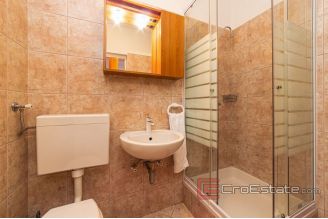 020 2022 194 rogoznica apartment house with swimming pool for sale