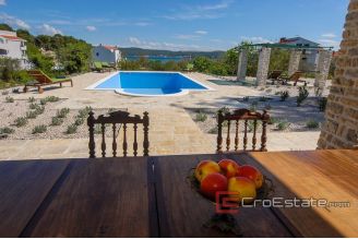 20 2014 148 Island stone house sea view for sale