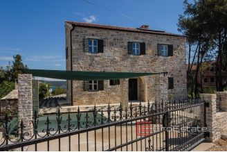 20 2014 148 Island stone house sea view for sale
