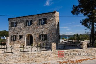 20 2014 148 Island stone house sea view for sale
