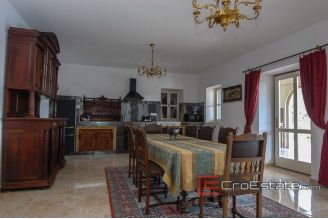 20 2014 148 Island stone house sea view for sale