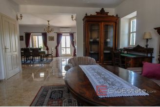 20 2014 148 Island stone house sea view for sale