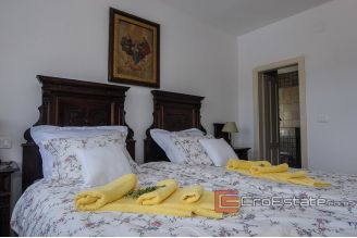 20 2014 148 Island stone house sea view for sale