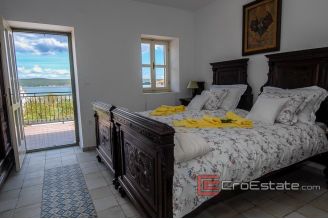 20 2014 148 Island stone house sea view for sale