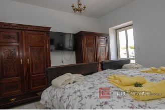 20 2014 148 Island stone house sea view for sale
