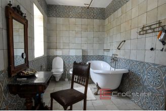 20 2014 148 Island stone house sea view for sale