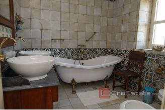 20 2014 148 Island stone house sea view for sale