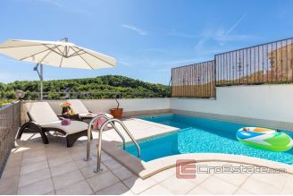 020 3734 30 island brac house in quiet area for sale