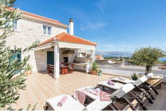 020 3734 30 island brac house in quiet area for sale