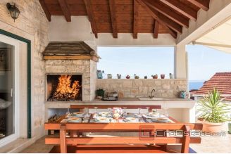 020 3734 30 island brac house in quiet area for sale