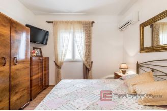 020 3734 30 island brac house in quiet area for sale