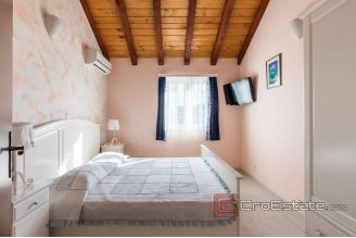 020 3734 30 island brac house in quiet area for sale