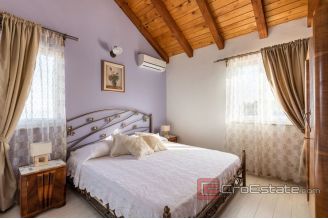 020 3734 30 island brac house in quiet area for sale