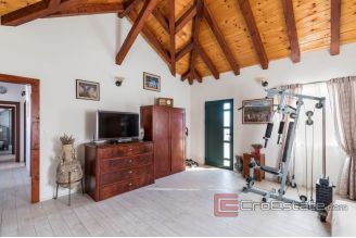 020 3734 30 island brac house in quiet area for sale