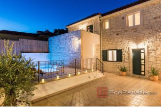 020 3734 30 island brac house in quiet area for sale