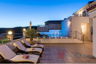 020 3734 30 island brac house in quiet area for sale