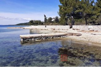 010 2021 222 near sibenik building land by the sea for sale