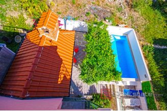 18 2018 144 Omis area house sea front for sale