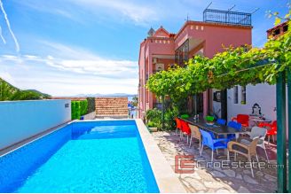 18 2018 144 Omis area house sea front for sale
