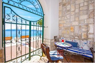 18 2018 144 Omis area house sea front for sale