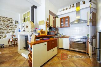 18 2018 144 Omis area house sea front for sale