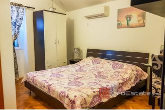 14 2025 52 Split stone house for sale
