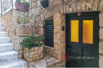 14 2025 52 Split stone house for sale