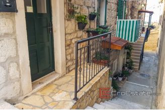 14 2025 52 Split stone house for sale