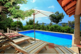 20 2013 77 Korcula villa seafront for sale