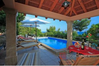 20 2013 77 Korcula villa seafront for sale