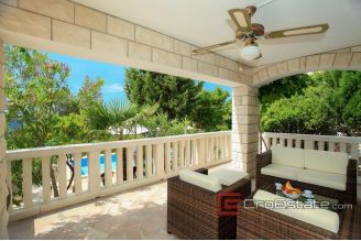 20 2013 77 Korcula villa seafront for sale