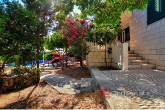 20 2013 77 Korcula villa seafront for sale