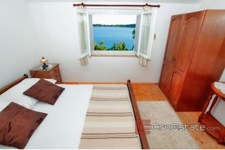 20 2013 77 Korcula villa seafront for sale