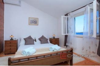20 2013 77 Korcula villa seafront for sale