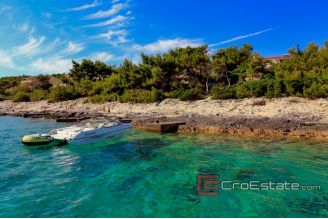 20 2013 77 Korcula villa seafront for sale
