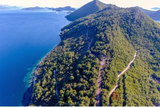 010 2047 18ex peljesac private seafront estate for sale