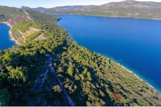 010 2047 18ex peljesac private seafront estate for sale